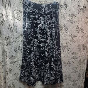 Soft surroundings size medium petite maxi skirt. 100% viscose. Black & White